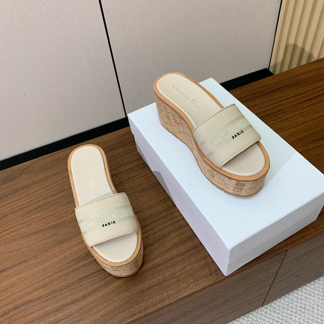 DIOR 25S DWAY WEDGE SLIDE 90 MM IN CREAM WHITE CALFSKIN