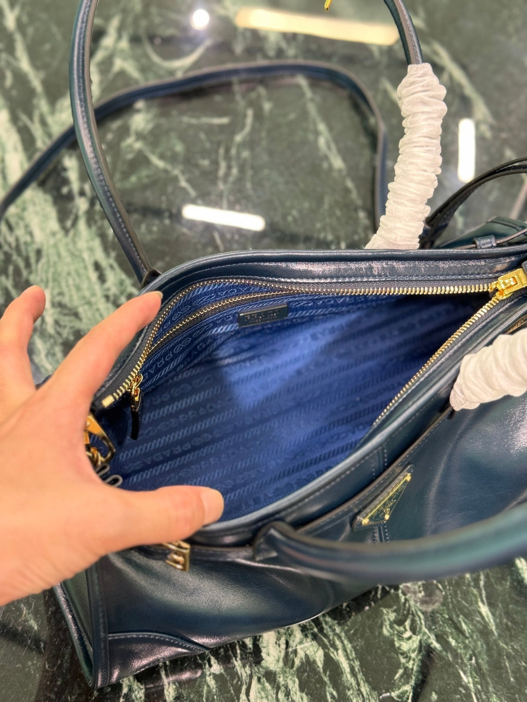 PRADA HANDBAG 32 IN BLACK SOFT SMOOTH LAMBSKIN