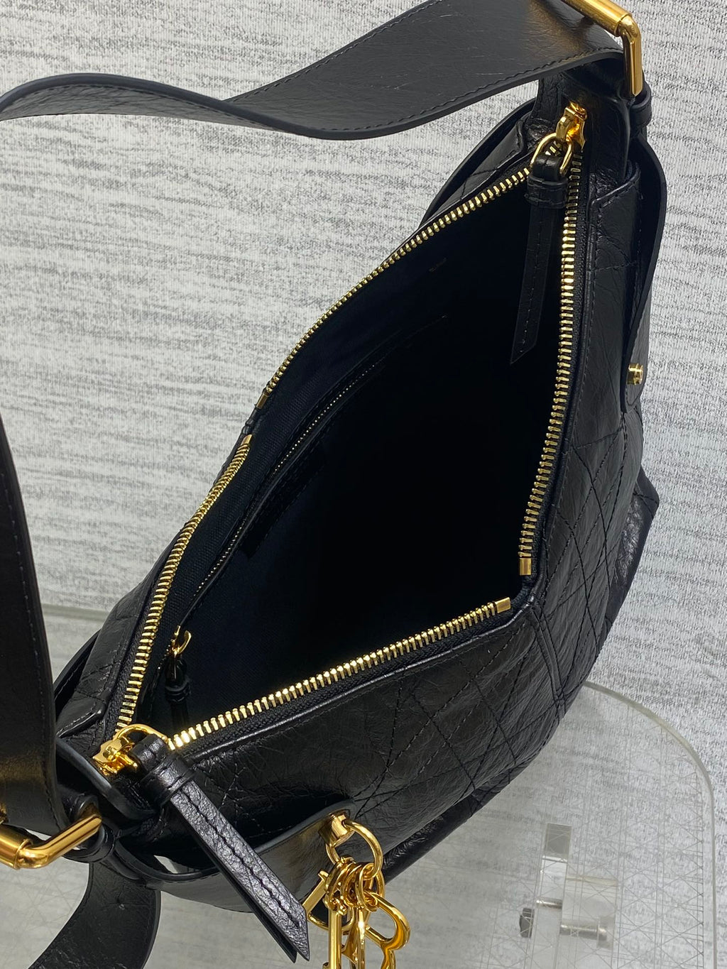 DIOR 25S SMALL VOYAGE BAG 23 IN BLACK FLAT MACROCANNAGE GRAINED GLOSSY CALFSKIN