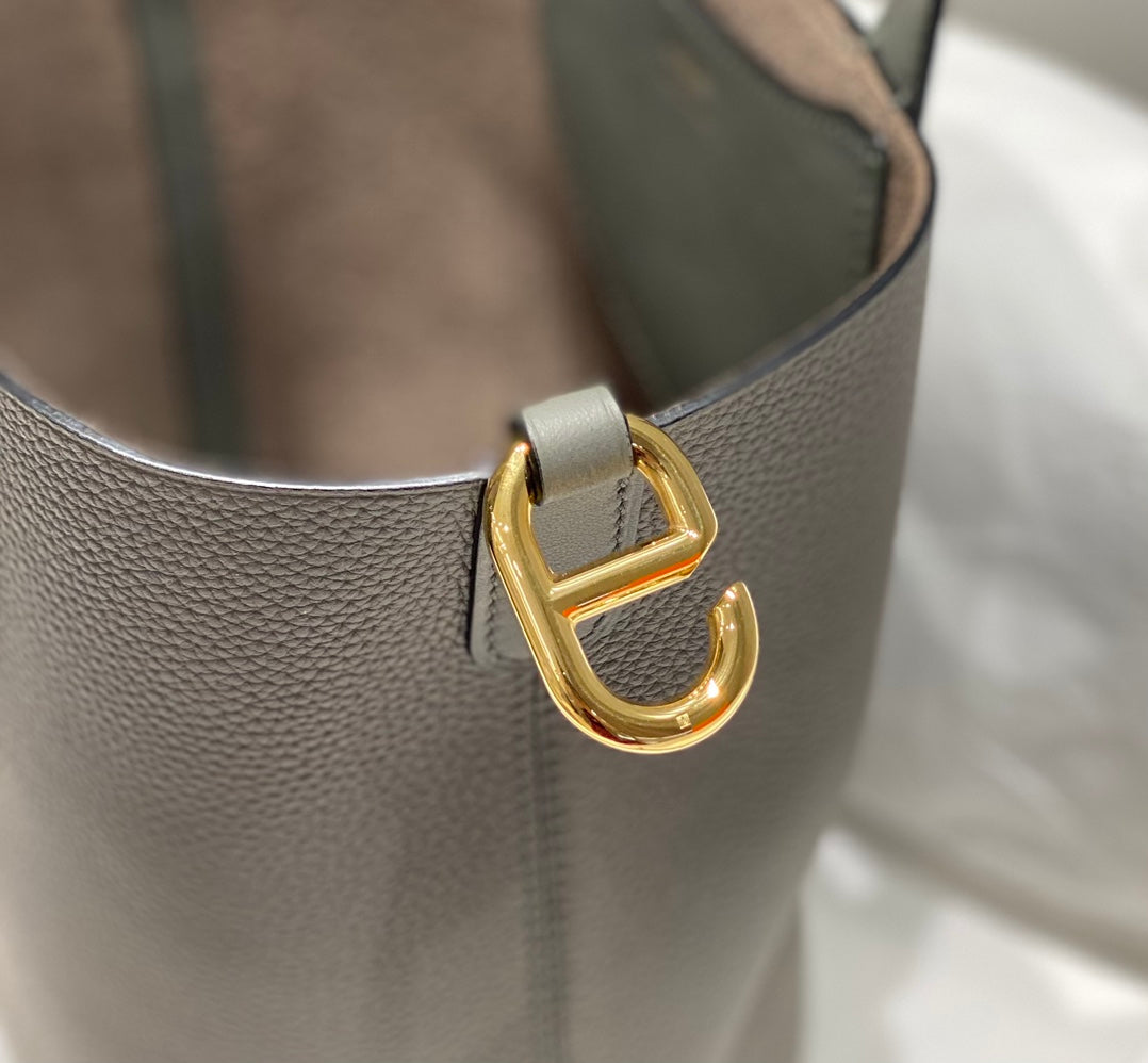 HERMES 25S IN THE LOOP 18 IN ETOUPE CALFSKIN GOLD HARDWARE