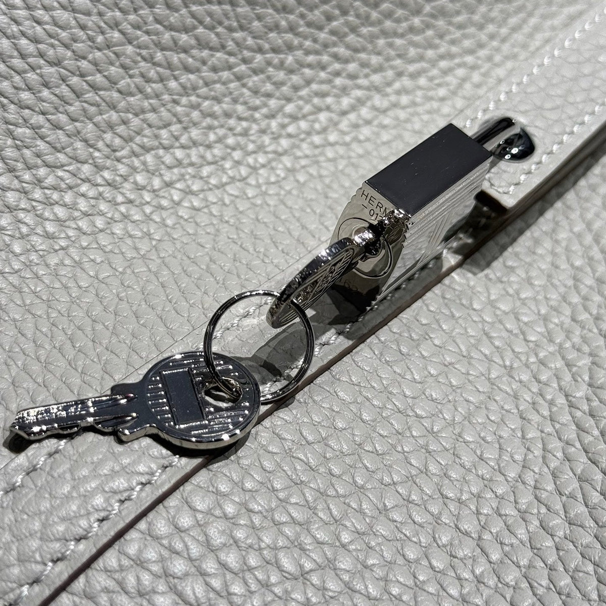 HERMES 25S PICOTIN LOCK 22 IN IVORY CALFSKIN SILVER HARDWARE