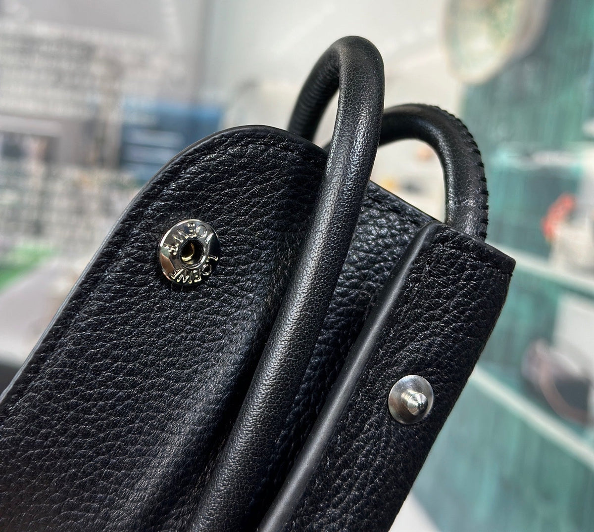 PEBBLE HOBO 40 IN BLACK SUPPLE GRAINED CALFSKIN