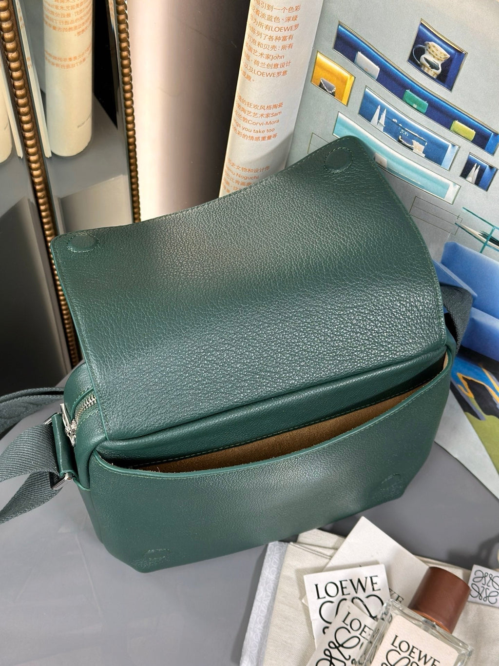 MEDIUM 23 PEBBLE MESSENGER BAG IN FOREST GREEN SUPPLE GRAINED CALFSKIN