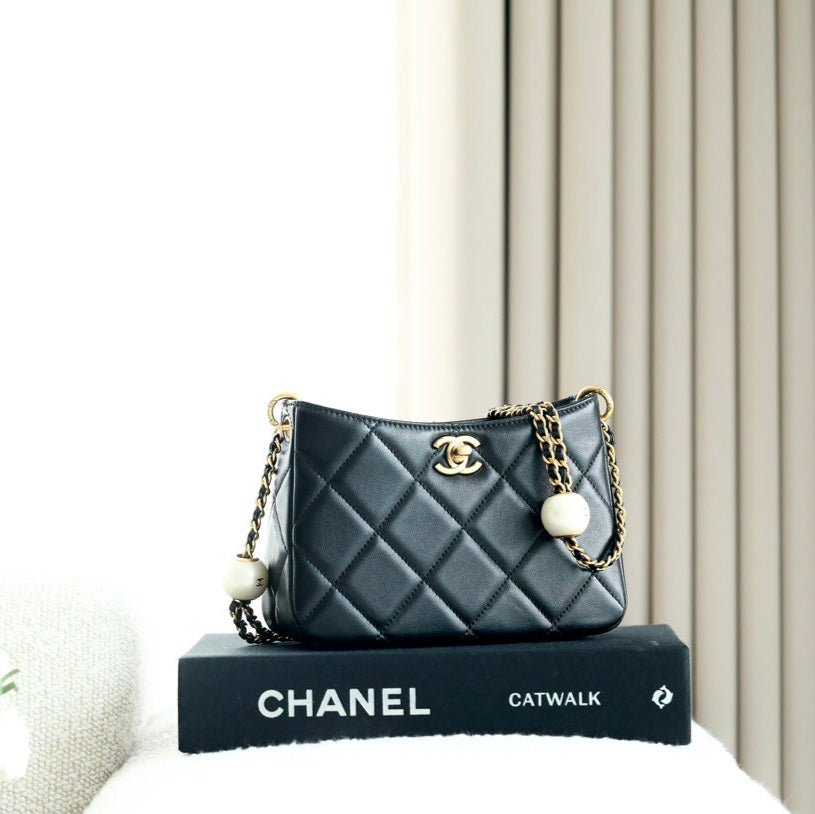 CHANEL 25S HOBO BAG 19.5 CM IN BLACK CALFSKIN WITH GOLD HARDWARE