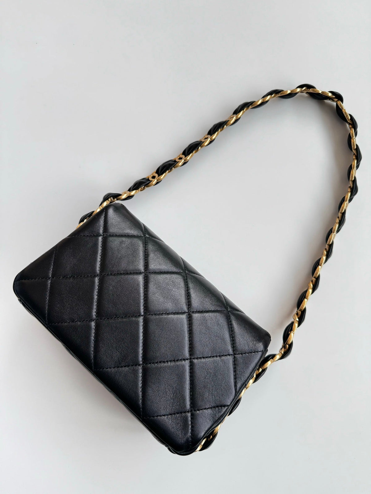 CHANEL 25S FLAP BAG 20 CM IN BLACK LAMBSKIN WITH GOLD HARDWARE