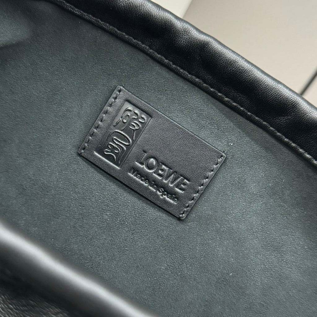 LOE 27 HAMMOCK COMPACT BAG IN BLACK CALFSKIN