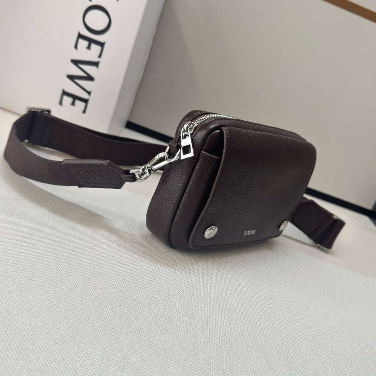 LOEWE 25S PEBBLE BAG 20 IN DARK ROSEWOOD CALFSKIN SILVER HARDWARE