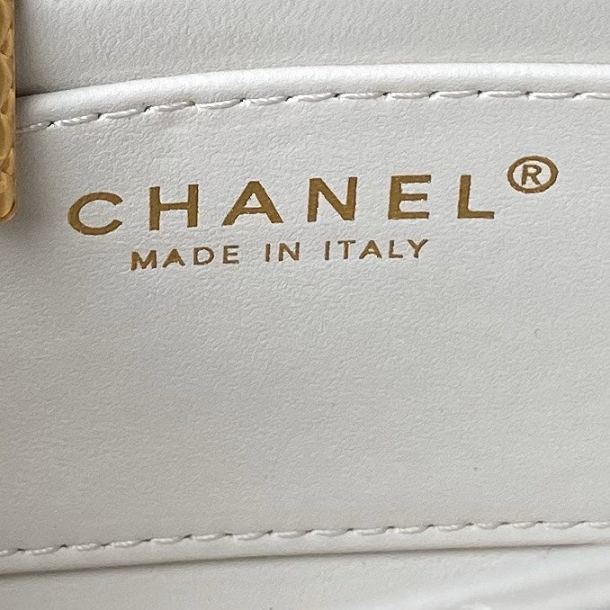CHANEL 25S FLAP BAG 18 CM IN WHITE LAMBSKIN WITH TOP HANDLE