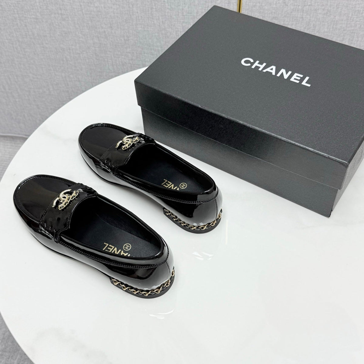 CHANEL LOAFER 25S IN BLACK GLOSSY LEATHER WITH GOLD HARDWARE