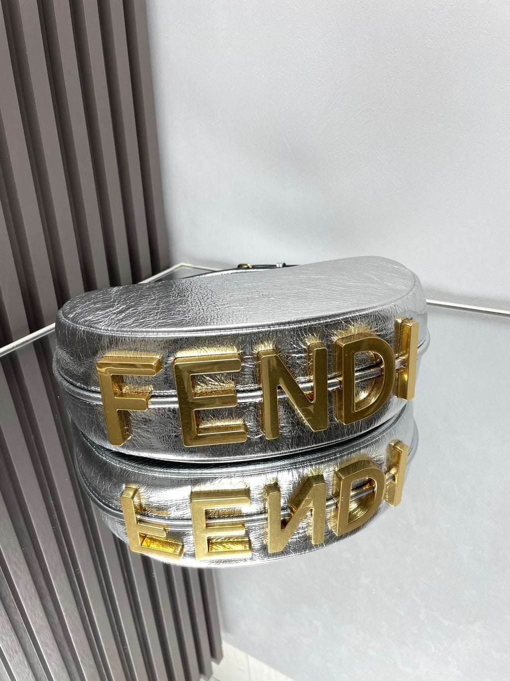 FENDIGRAPHY MEDIUM 29 IN SILVER METALLIC SMOOTH LAMBSKIN GOLD HARDWARE