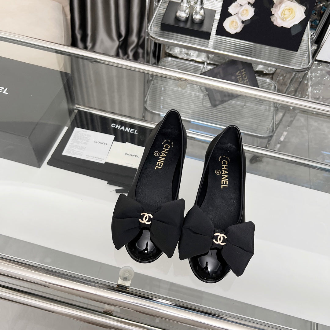 CHANEL 25S ROUND TOE BALLET FLATS WITH A BOW IN BLACK CALFSKIN