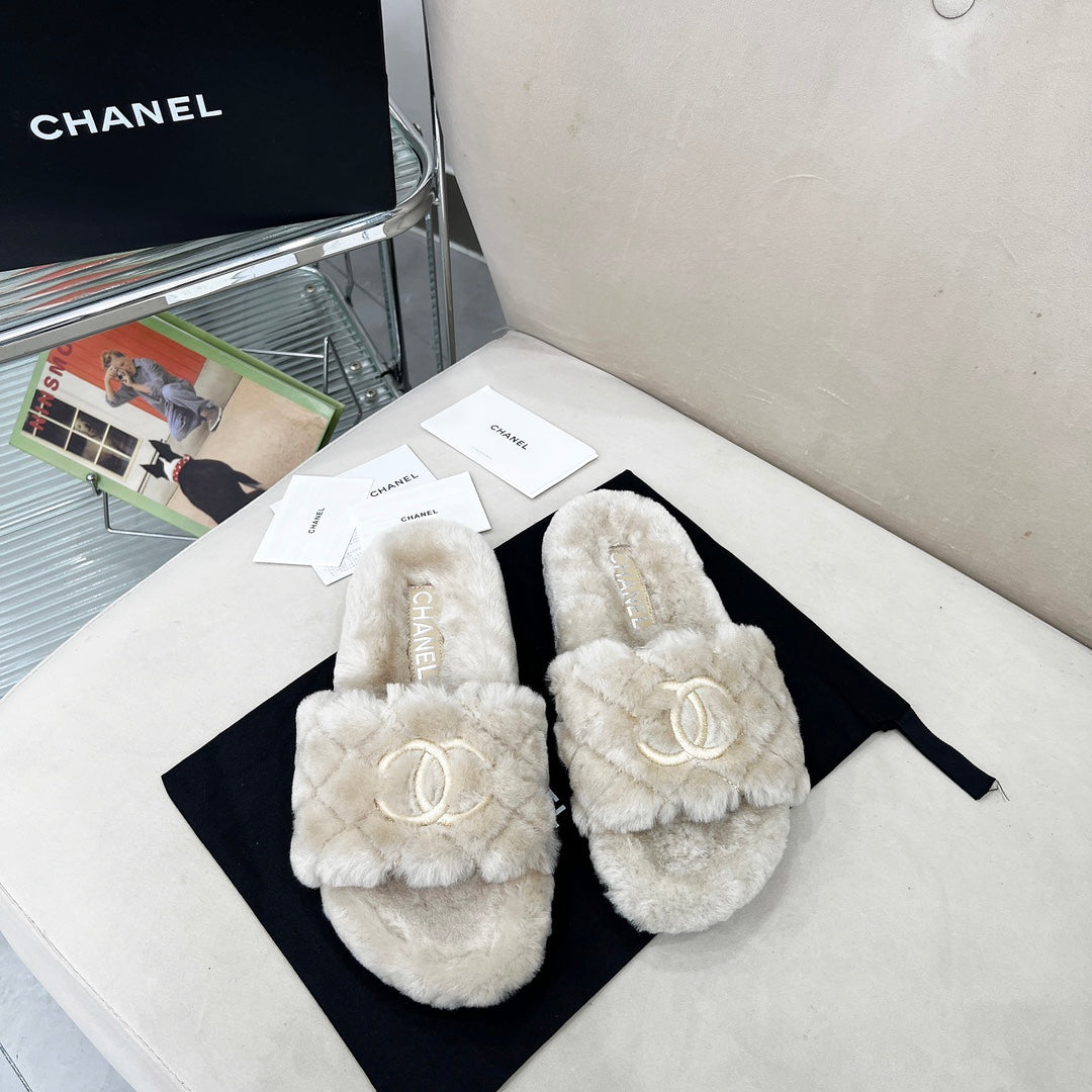 CHANEL 25S FUR SLIPPERS WITH EXPOSED-STITCH STRAPS IN LIGHT GRAY