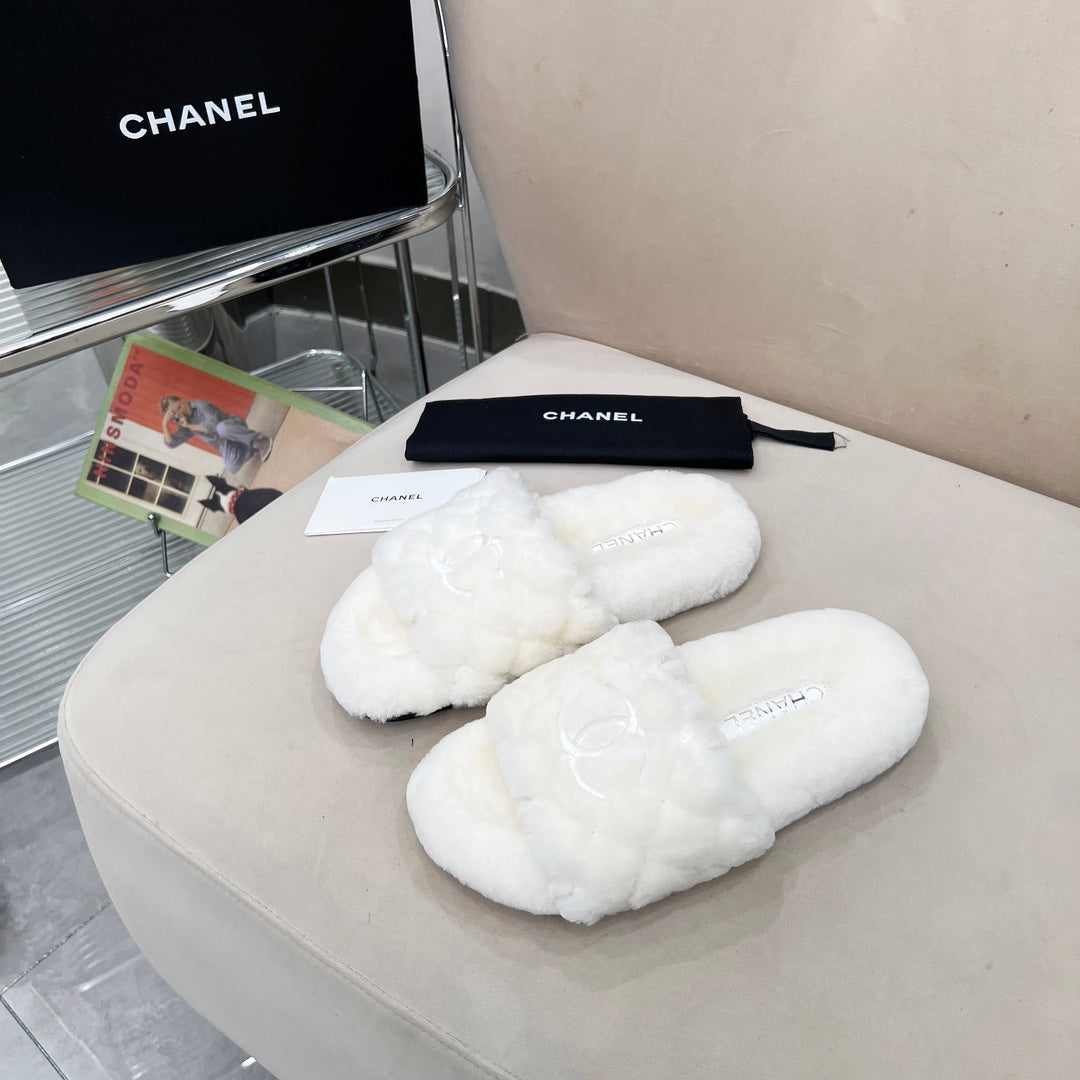 CHANEL 25S FUR SLIPPERS WITH EXPOSED-STITCH STRAPS IN WHITE