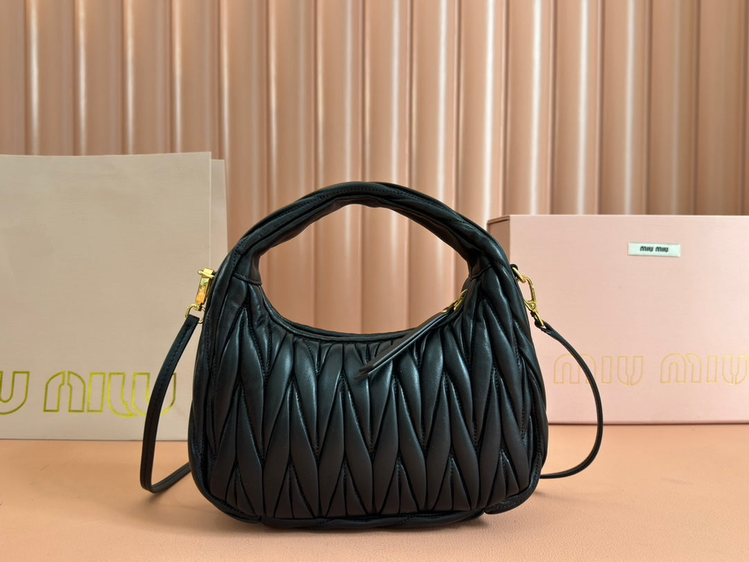 WANDER MATELASSÉ HANDBAG 23 IN BLACK LAMBSKIN