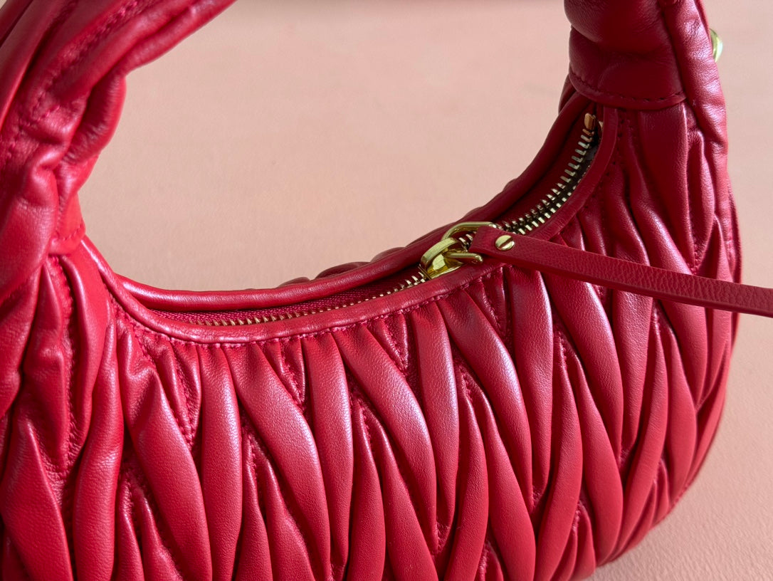 WANDER MATELASSÉ HANDBAG 23 IN CERISE RED LAMBSKIN
