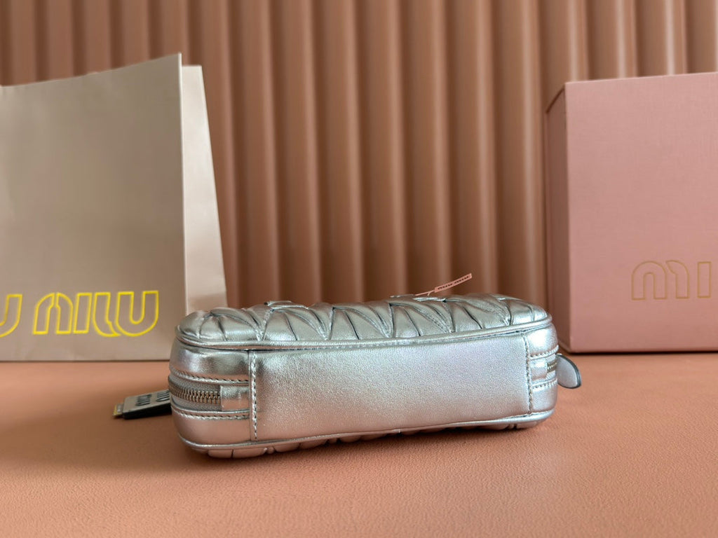 ARCADIE MATELASSÉ BAG 19 IN SILVER GLOSSY CALFSKIN GOLD HARDWARE