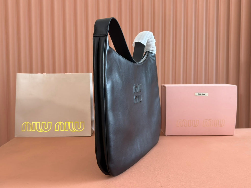 LARGE HOBO TOTE BAG 60 IN BLACK CALFSKIN