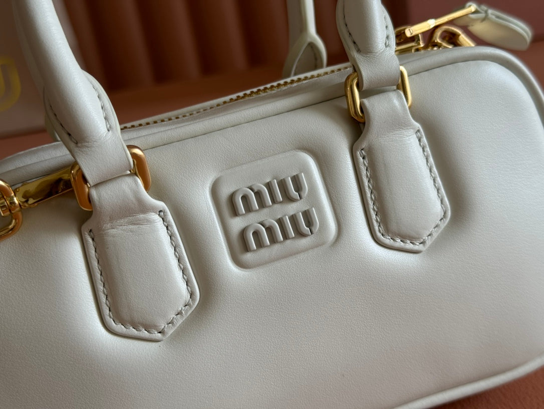 ARCADIE BAG 19 WHITE IN CALFSKIN GOLD HARDWARE