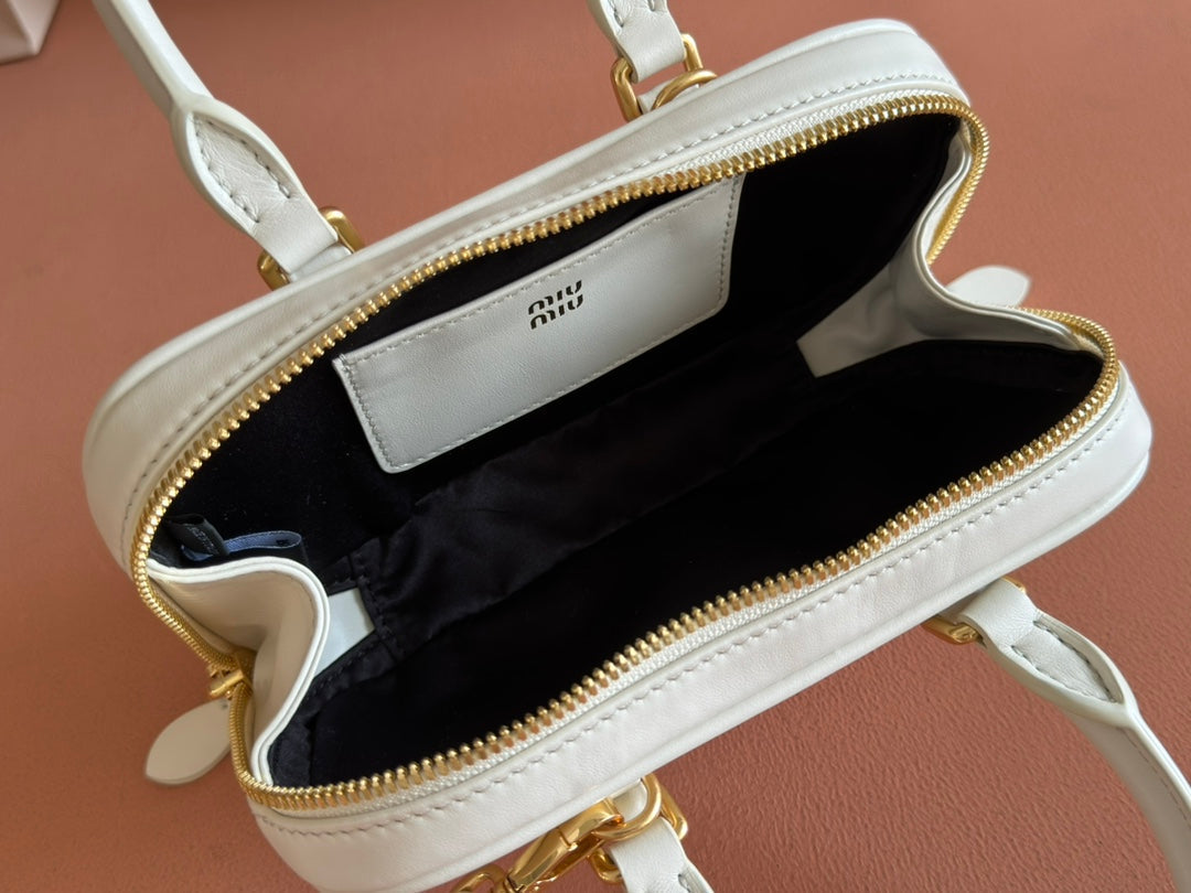ARCADIE BAG 19 WHITE IN CALFSKIN GOLD HARDWARE