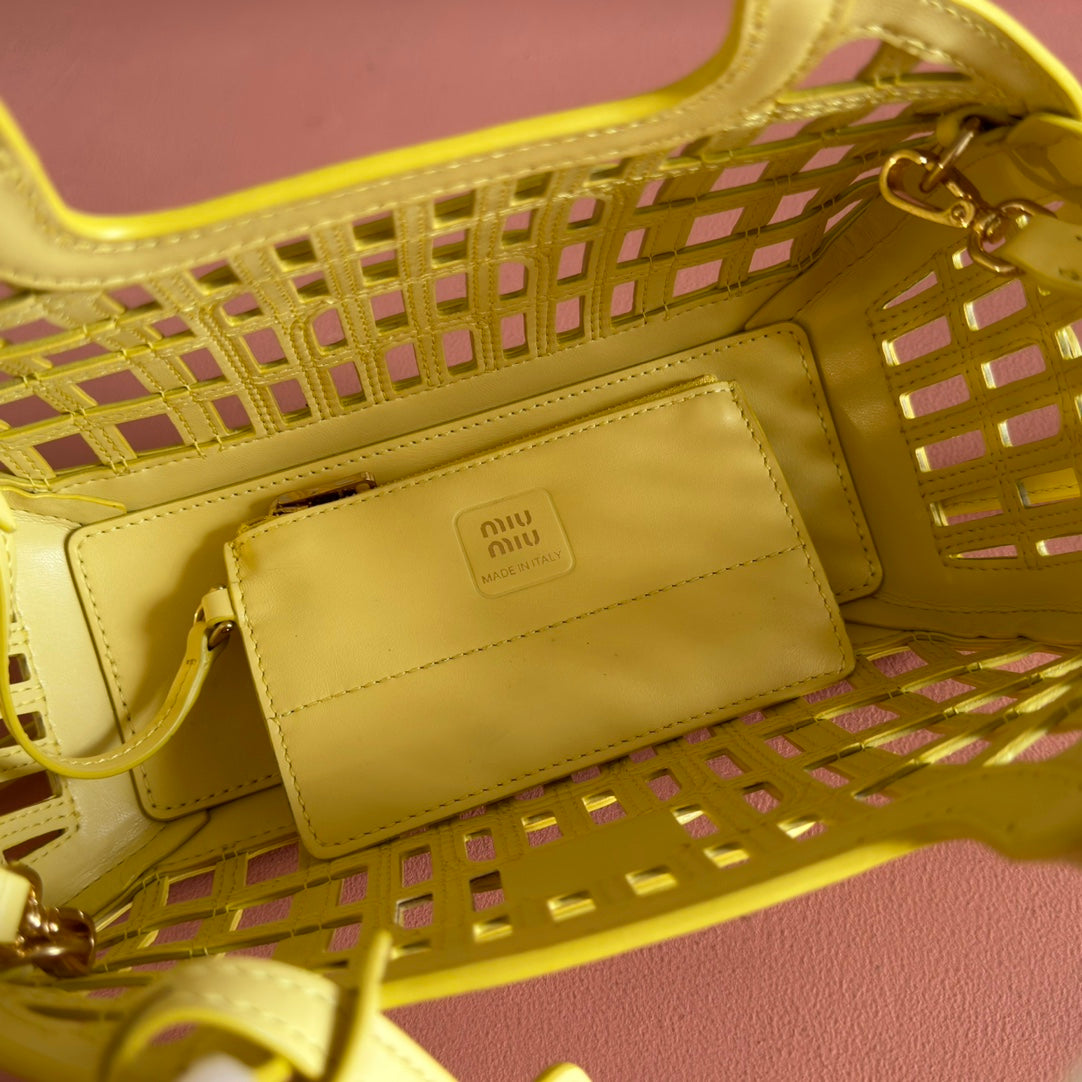 WOVEN HOLLOW BAG 24 IN LEMON YELLOW CALFSKIN