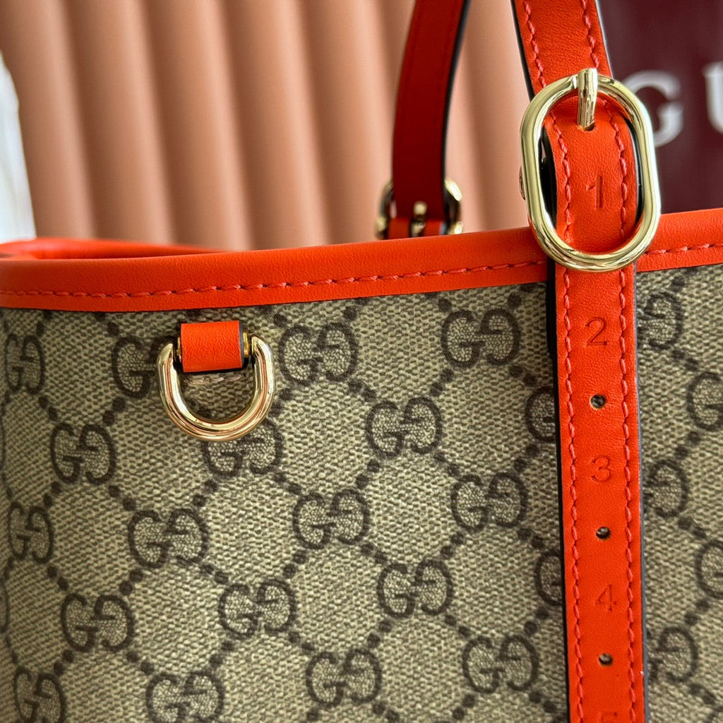 GUCCI 25S EMBLEM LARGE BAG 38 IN BEIGE AND BLACK CALFSKIN