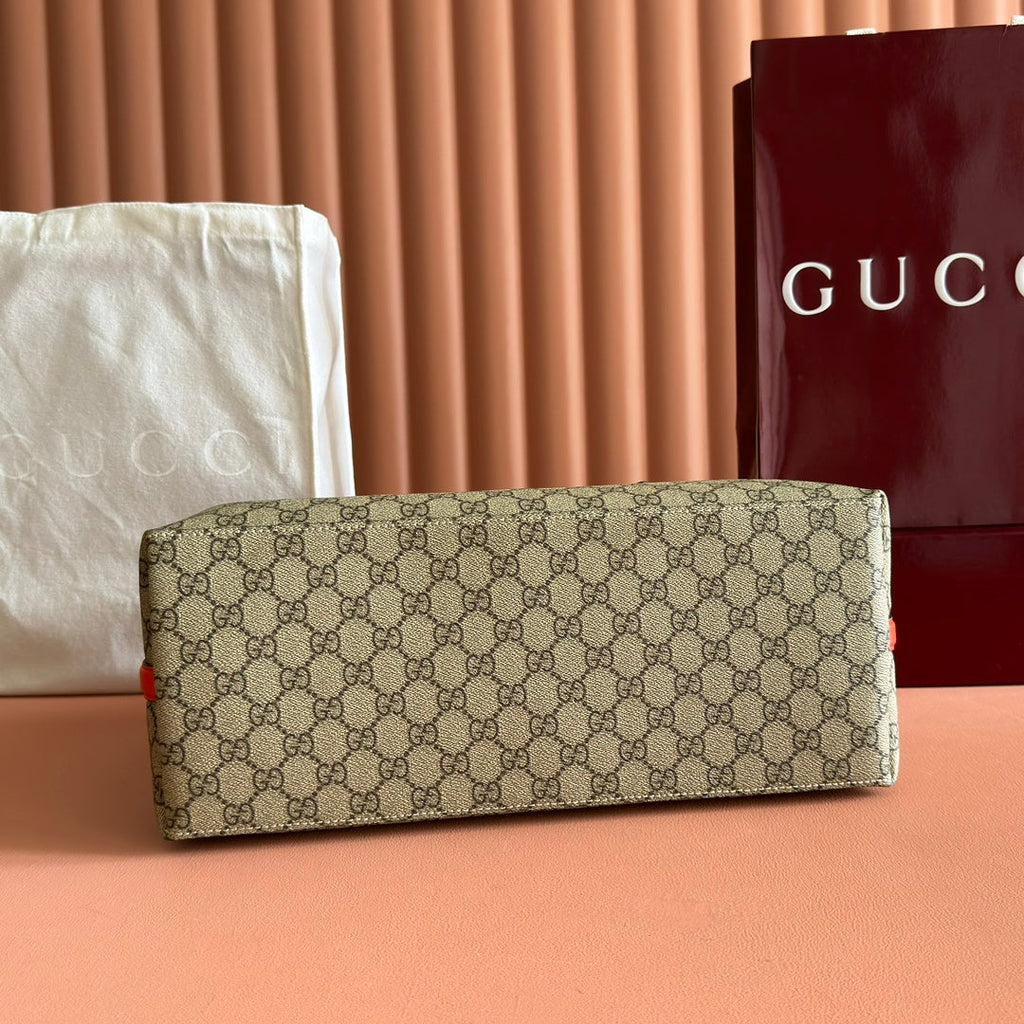 GUCCI 25S EMBLEM LARGE BAG 38 IN BEIGE AND BLACK CALFSKIN