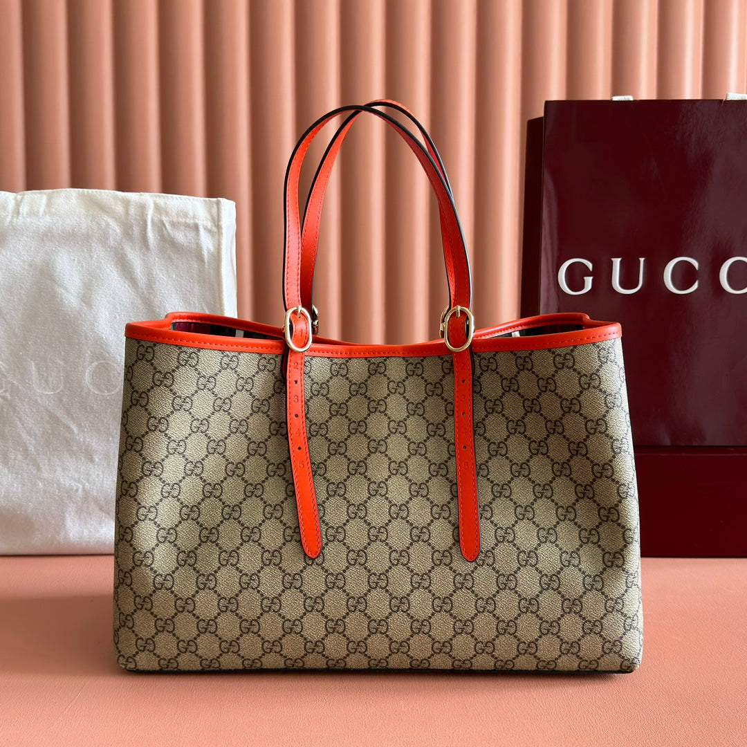 GUCCI 25S EMBLEM LARGE BAG 38 IN BEIGE AND BLACK CALFSKIN
