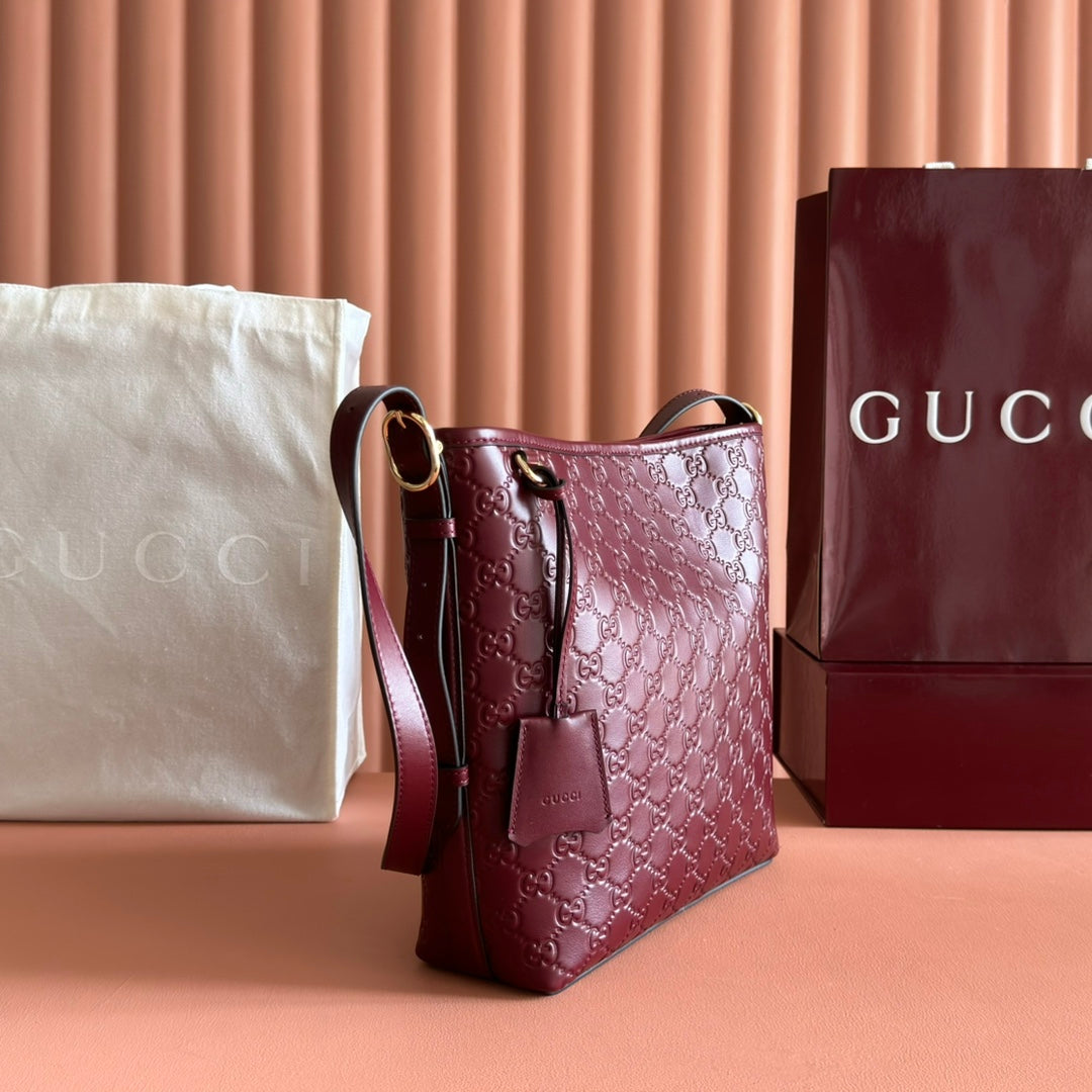GUCCI 25S EMBLEM MEDIUM SHOULDER BAG 26 IN ROSSO ANCORA RED CALFSKIN