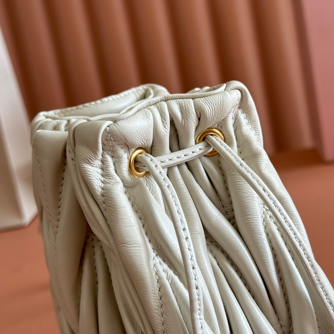 MIUMIU 26S MATELASSE POUCH BAG 16 IN WHITE CALFSKIN GOLD HARDWARE