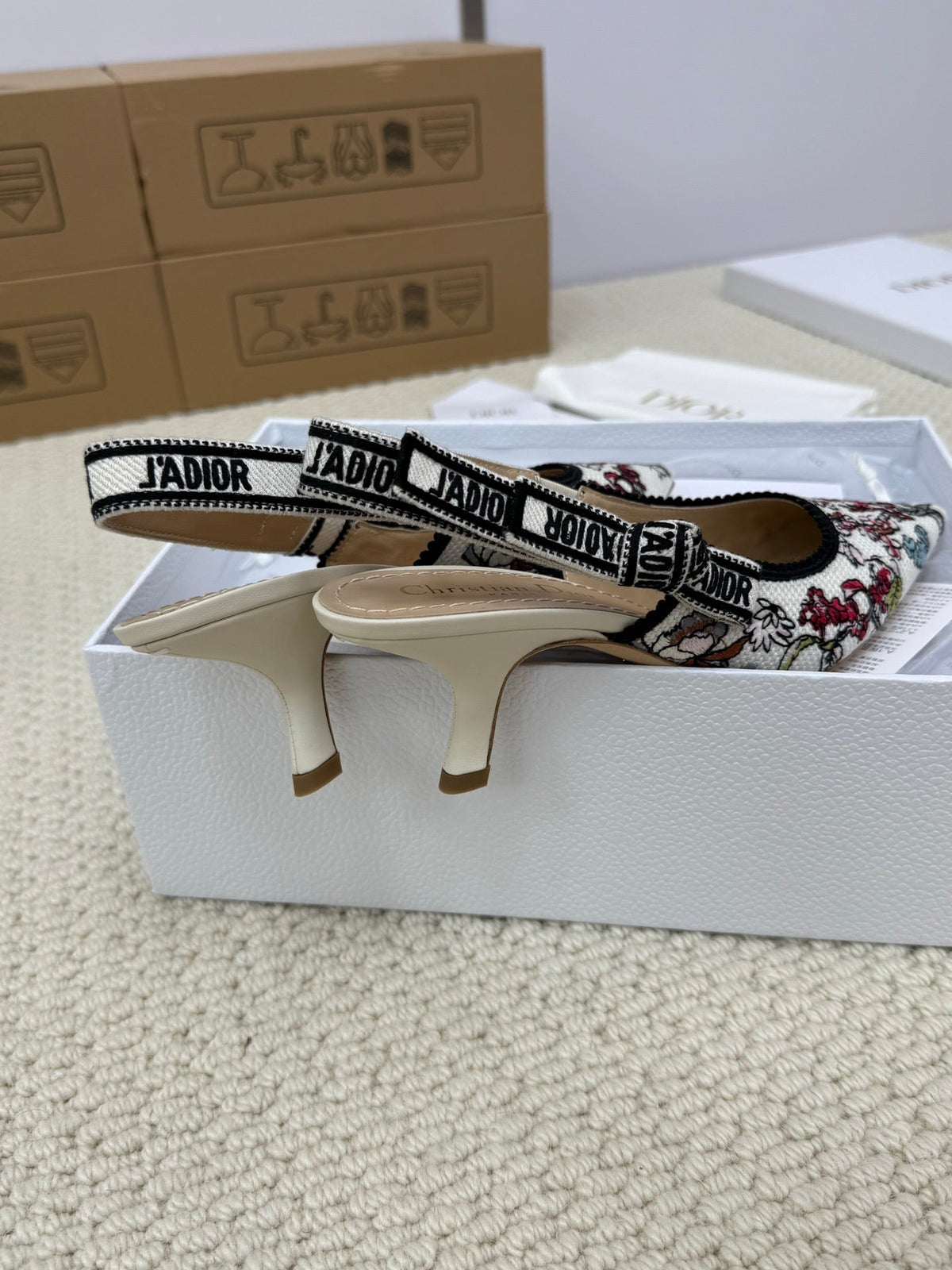 DIOR HIGH SLINGBACK 65 MM 25S IN WHITE FABRIC AND FLORAL PATTERN