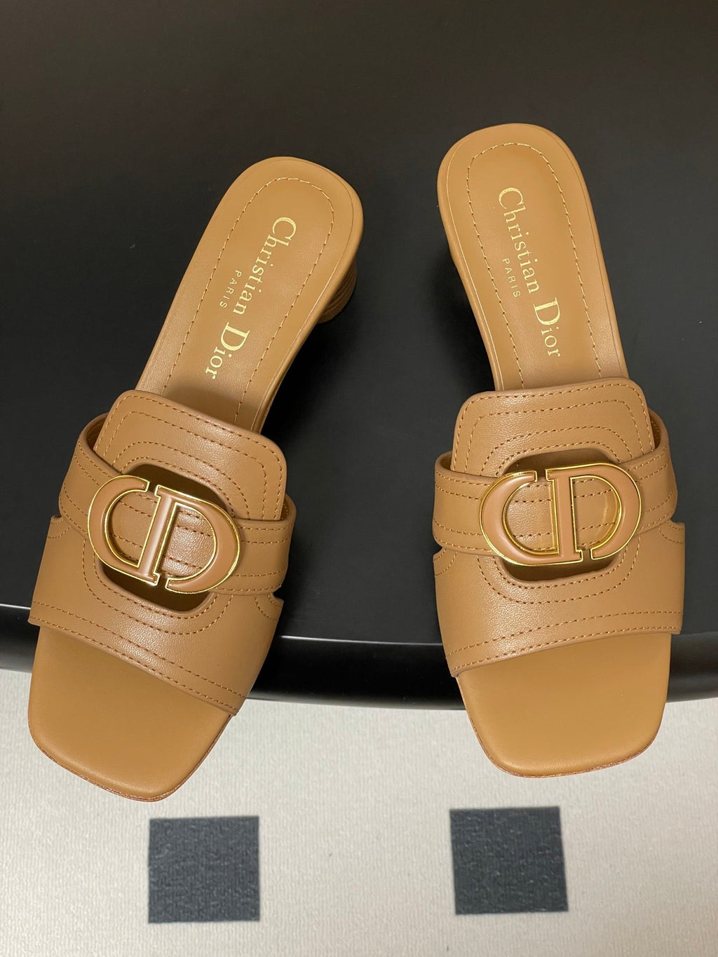 DIOR HIGH HEEL CLASSIC MONTAIGNE 40 MM 25S IN LIGHT BROWN LAMBSKIN WITH CD LOGO