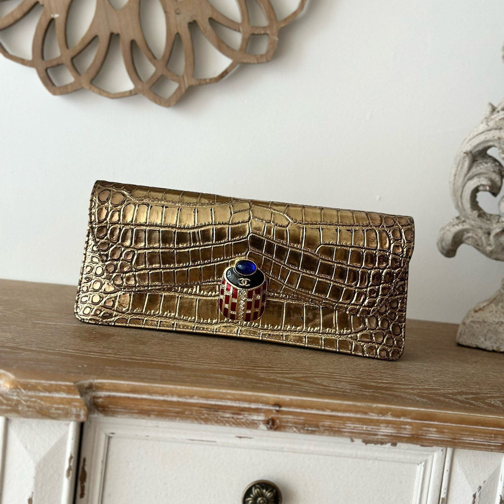 CHANEL 25S CLUTCH 30 IN METALLIC GOLD CROCODILE-EMBOSSED CALFSKIN