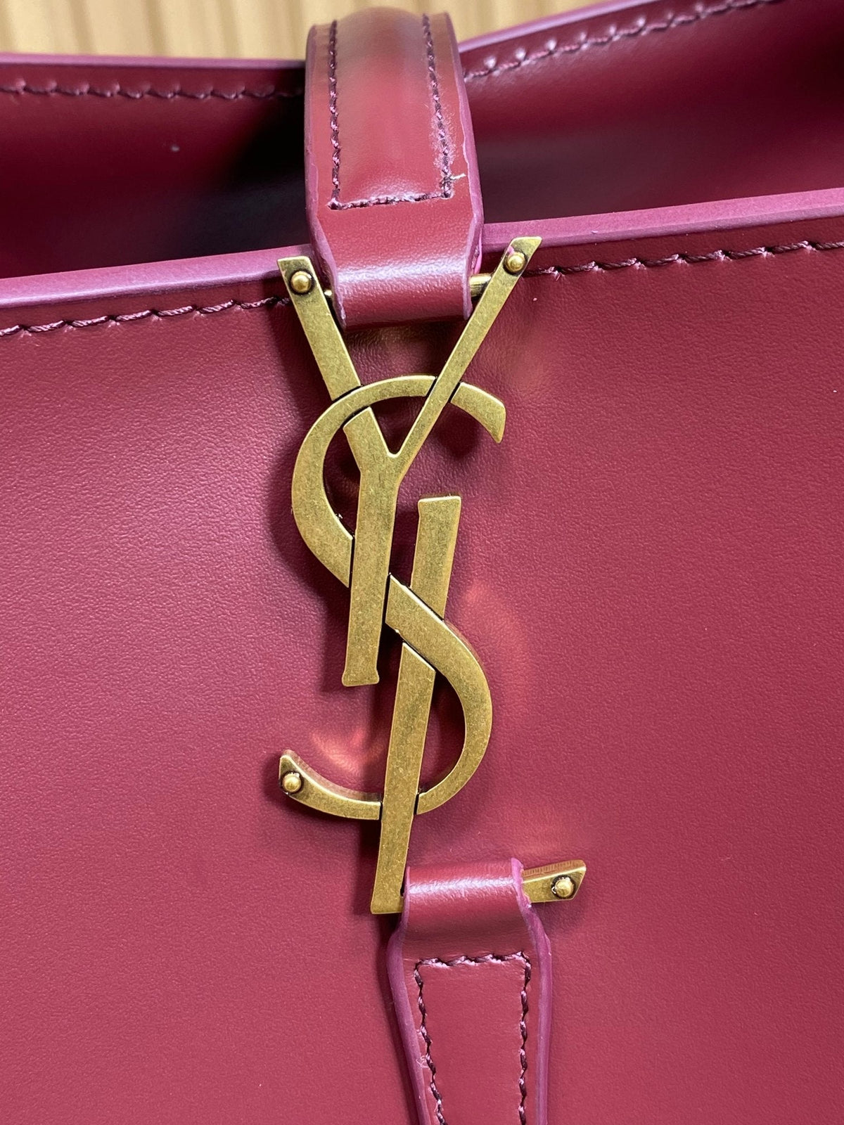 LE 37 SMALL BUCKET BAG 20 IN BURGUNDY RED CALFSKIN GOLD HARDWARE