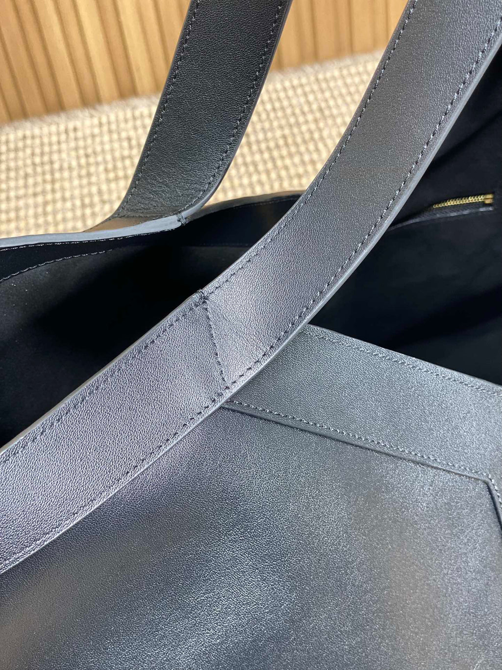 Y TOTE BAG 39 IN BLACK CALFSKIN