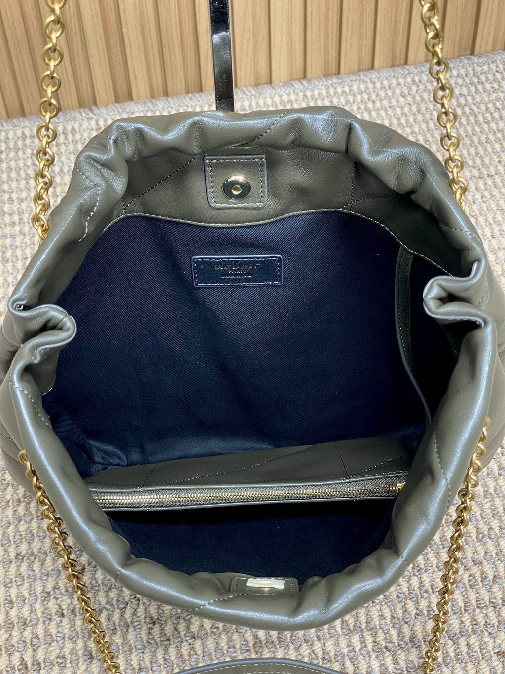 DRAWSTRING CHAIN STRAP SHOULDER BAG 39 IN DARK GREEN QUILTED CALFSKIN