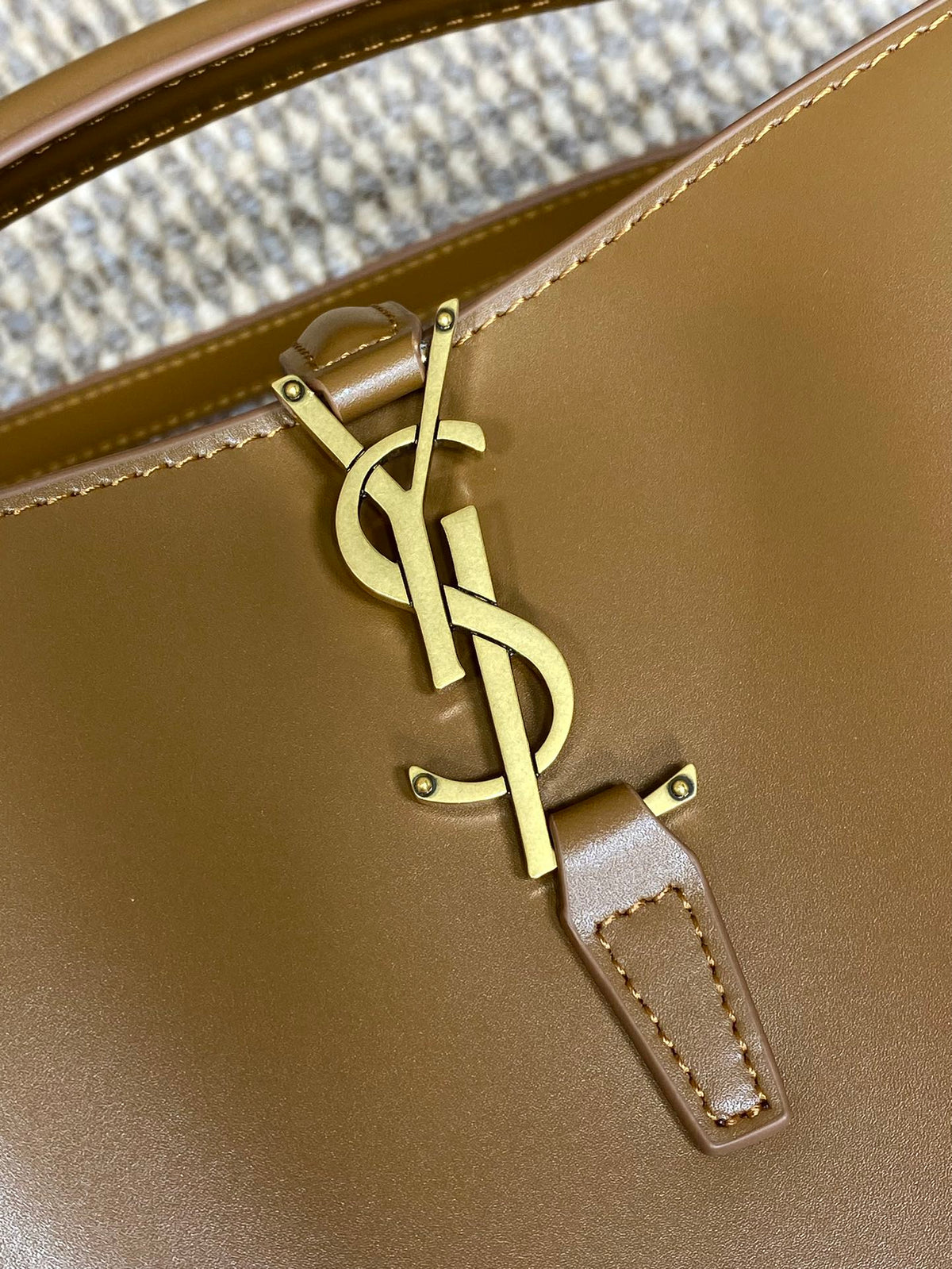 LE 37 SMALL BUCKET BAG 20 IN TORTILLA BROWN CALFSKIN GOLD HARDWARE