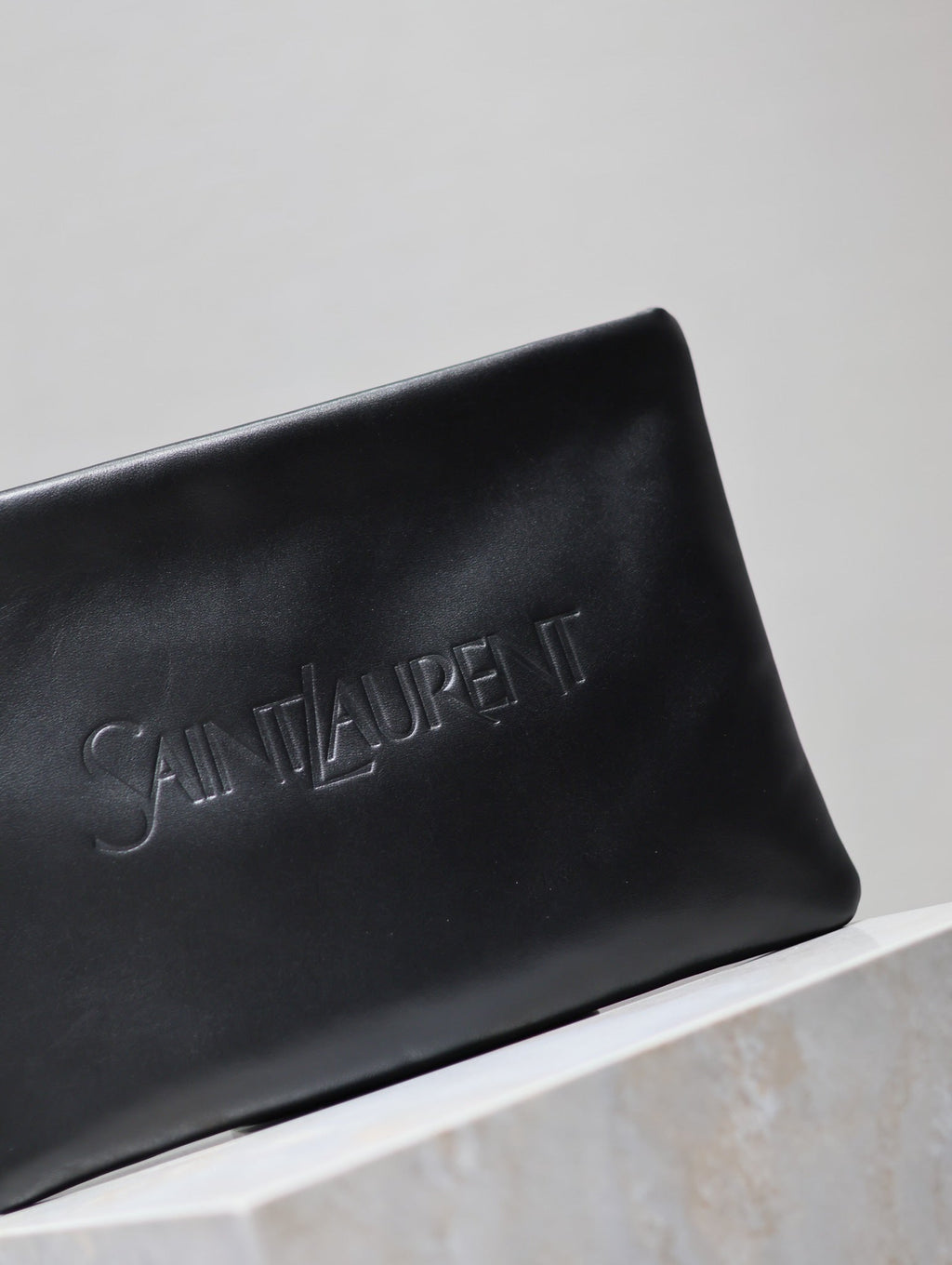 POUCH 30 IN BLACK CALFSKIN WITH EMBOSSED LOGO