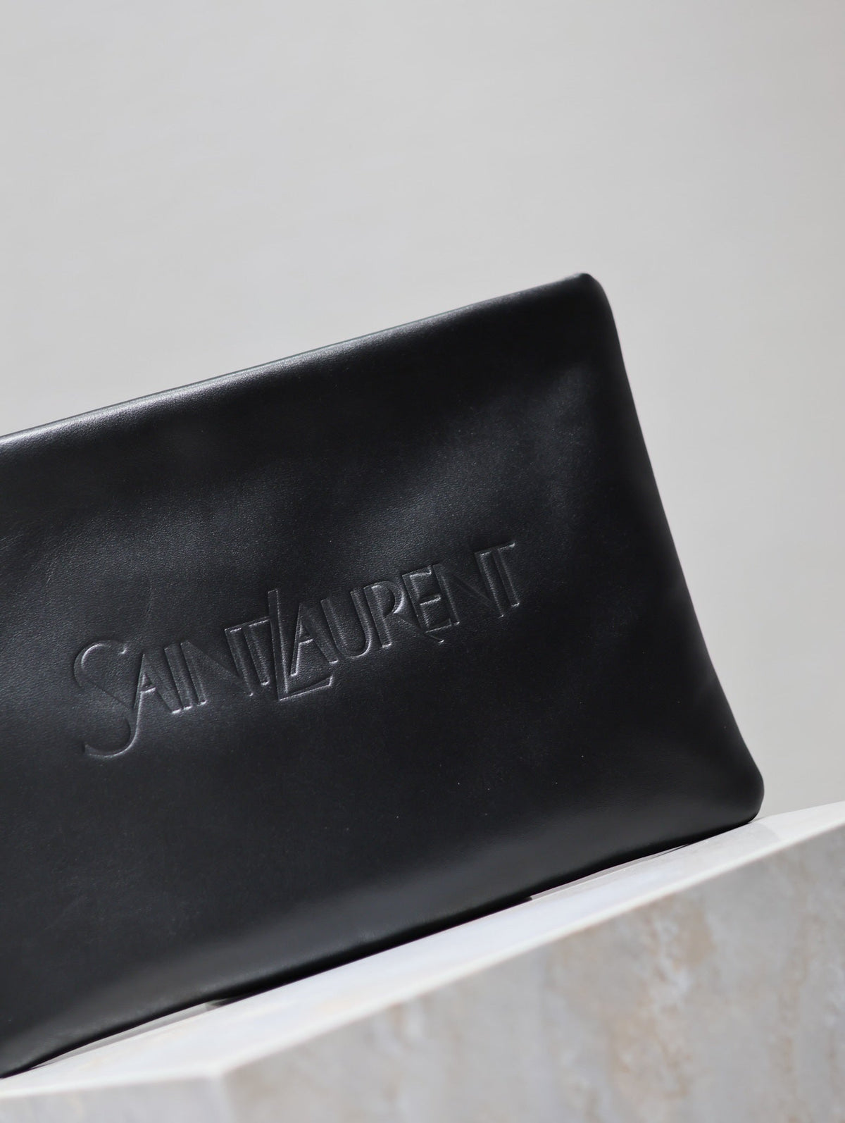 POUCH 30 IN BLACK CALFSKIN WITH EMBOSSED LOGO