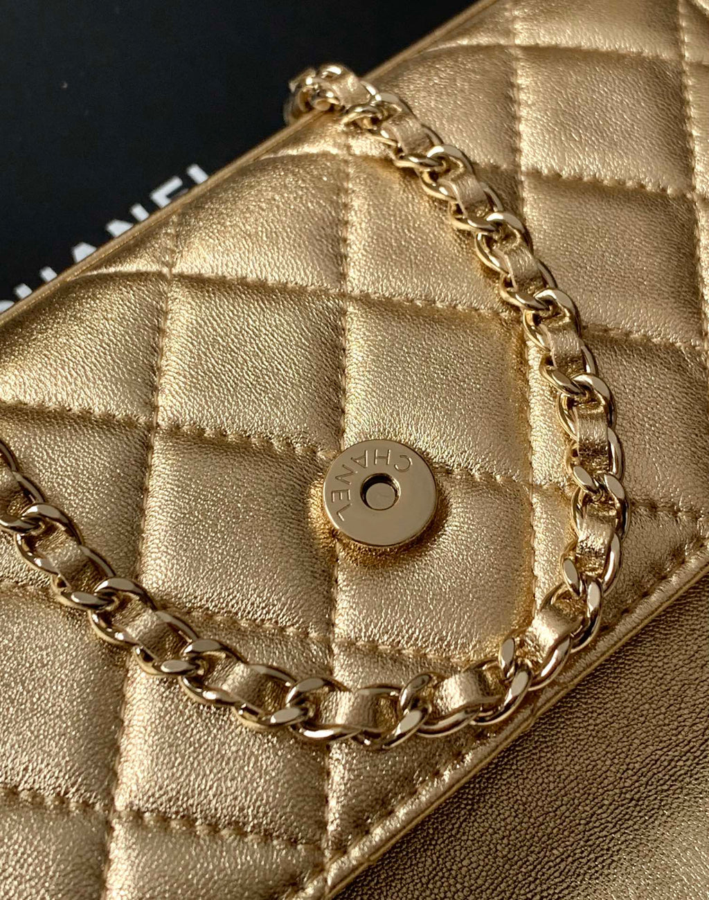CHANEL 25S KELLY BAG 18 IN GOLD METALLIC LAMBSKIN WITH GOLD HARDWARE