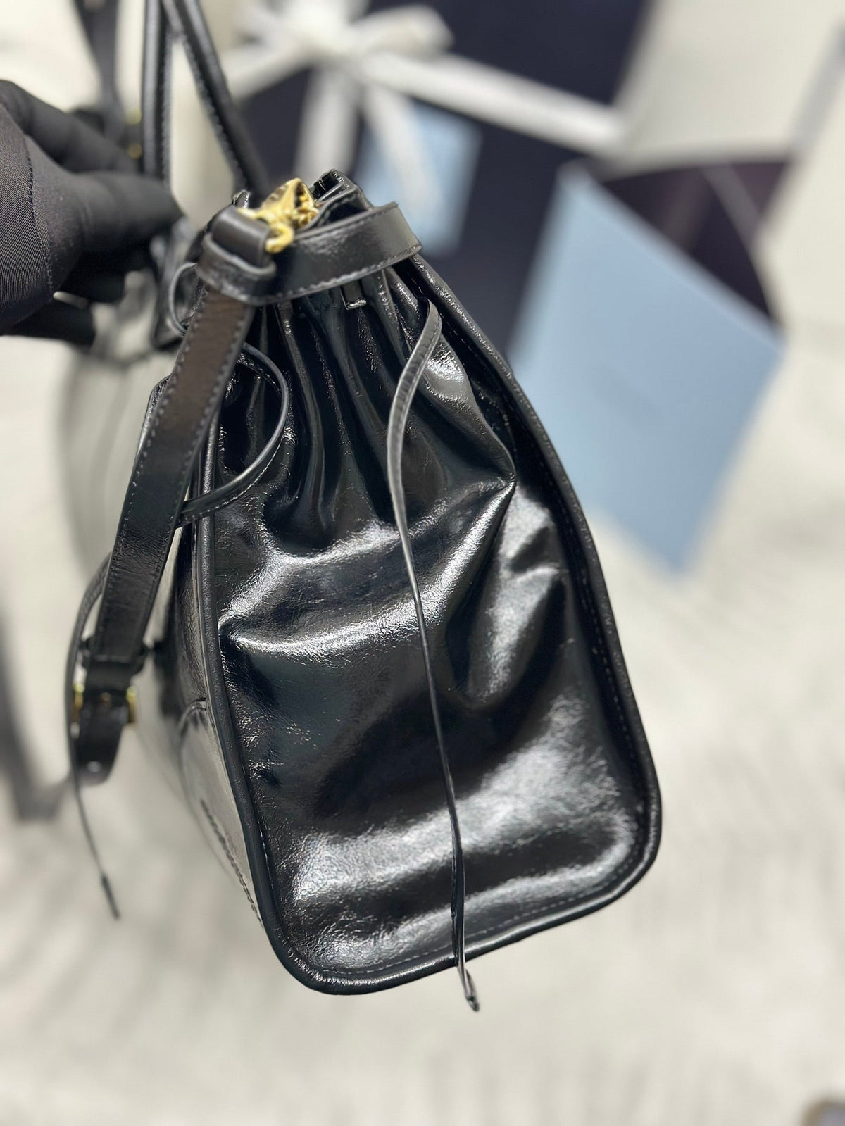 PRADA 25S BONNIE LARGE HANDBAG 38 IN BLACK GLOSSY CALFSKIN GOLD HARDWRE