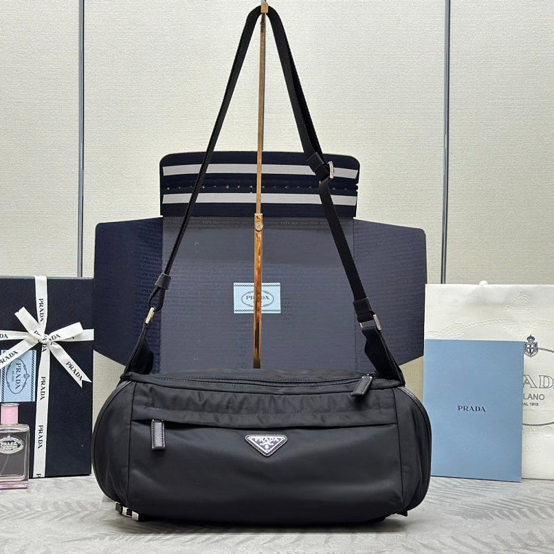 PRADA SHOULDER BAG 32 IN BLACK RE-NYLON TRIANGLE LOGO