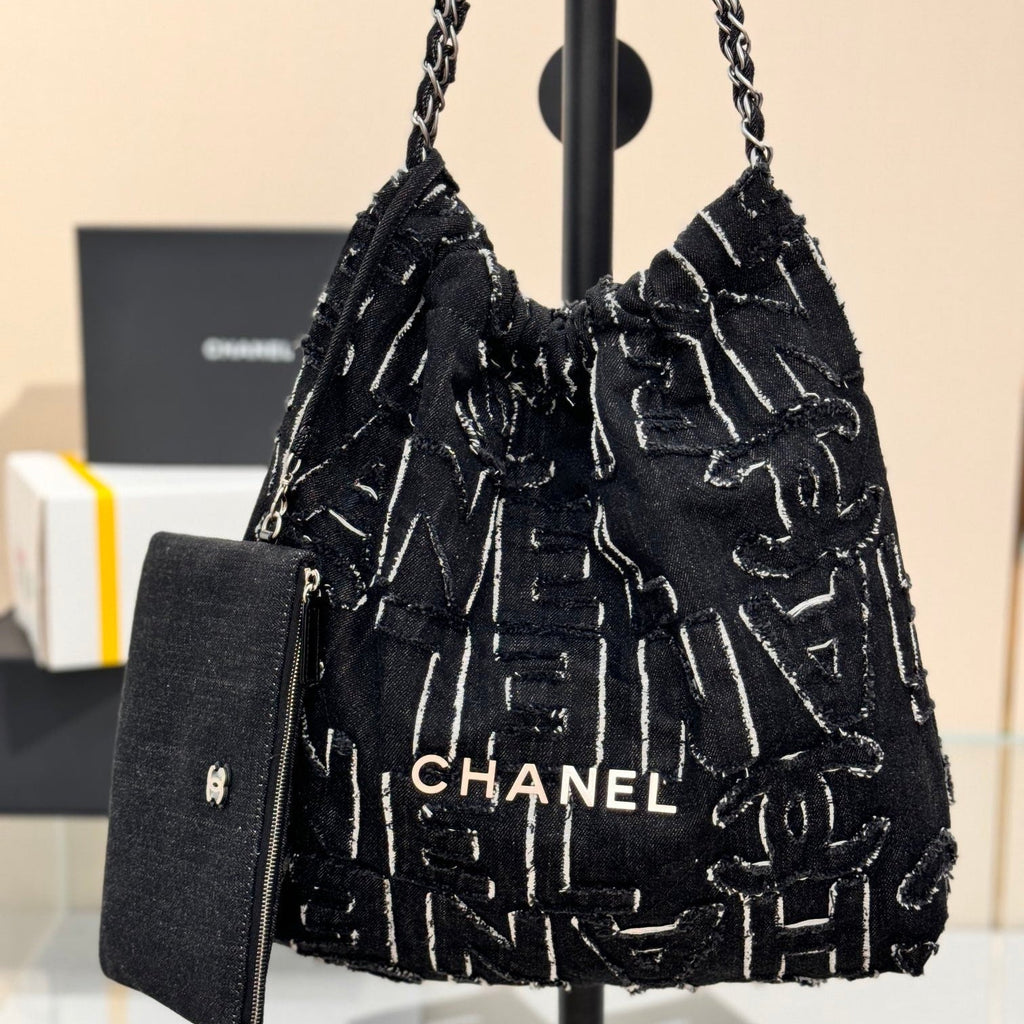 CHANEL 22 BAG 25S 37 CM IN BLACK DENIM