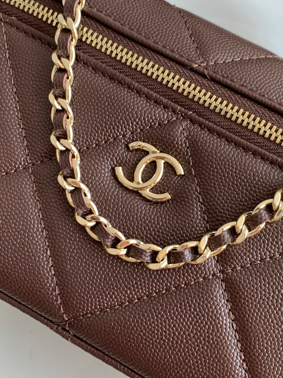 CHANEL 25S VANITY BAG 19.5 CM IN BURGUNDY BROWN LAMBSKIN