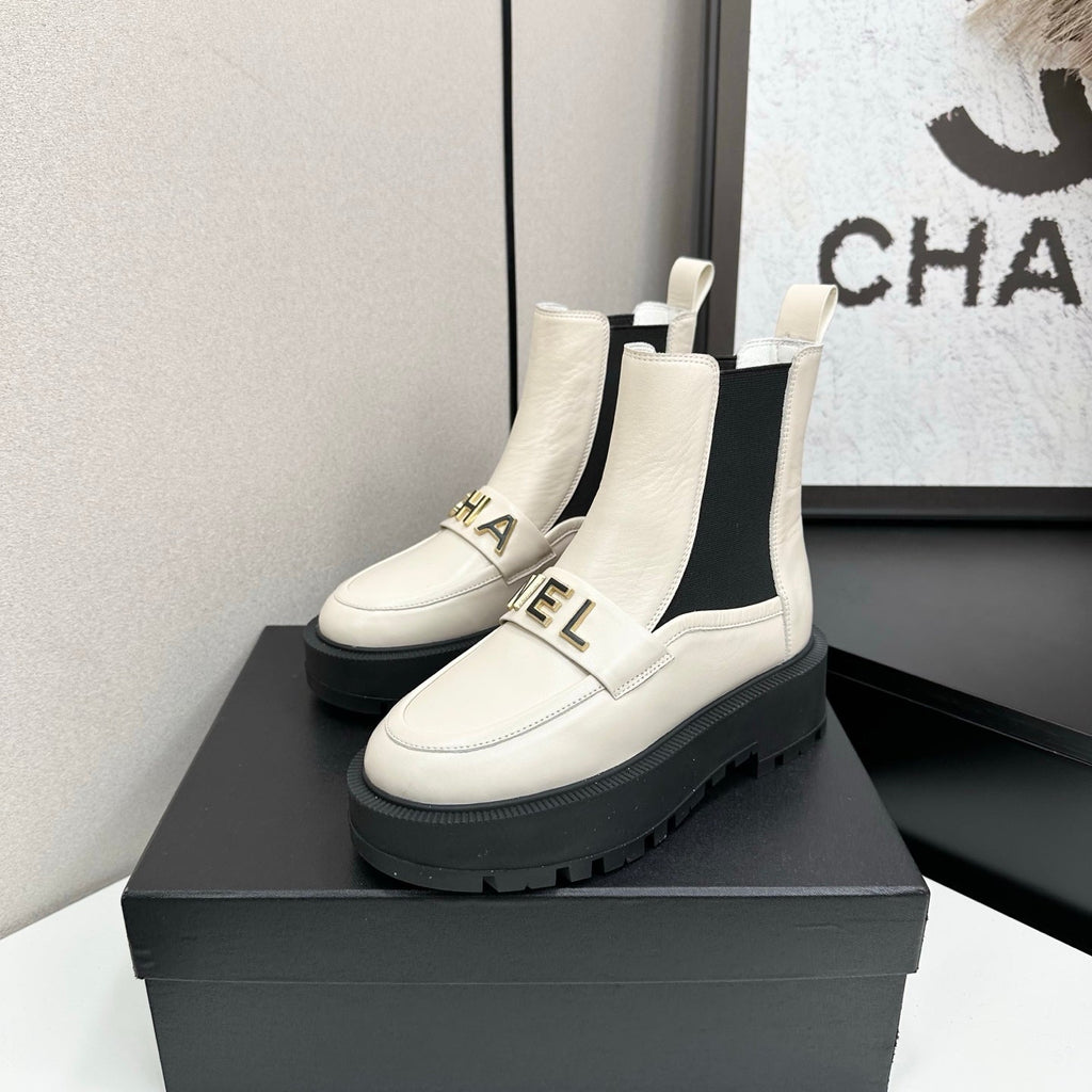 CHANEL 25S SHORT BOOTS IN WHITE CALFSKIN AND CANVAS