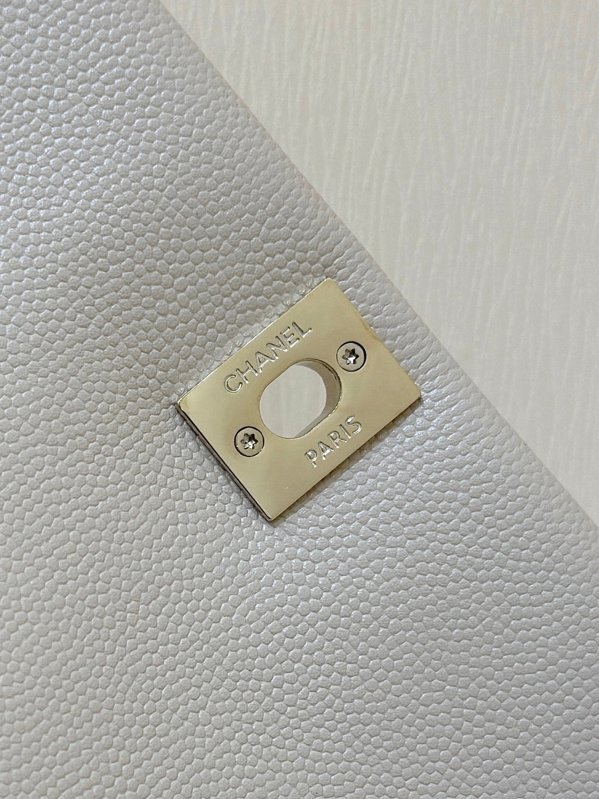 CHANEL 25S COCO CRUSH HANDLE 18 IN NUDE CALFSKIN GOLD HARDWARE