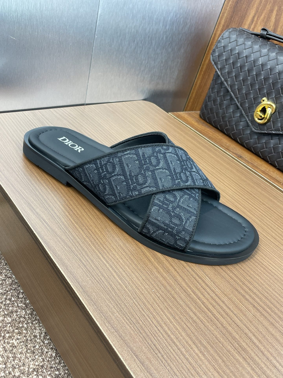 DIOR 25S ALIAS CROSS-STRAP SLIDES IN BLACK CALFSKIN WITH CD OBLIQUE DARK BLUE LOGO