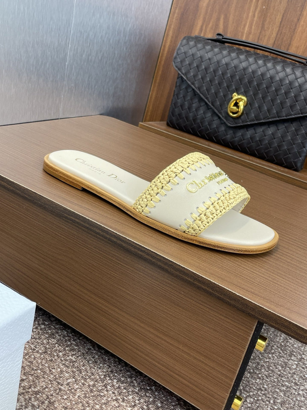 DIOR 25S D-LANE SLIDE LIGHT BEIGE CALFSKIN AND YELLOW BRAIDED RAFFIA
