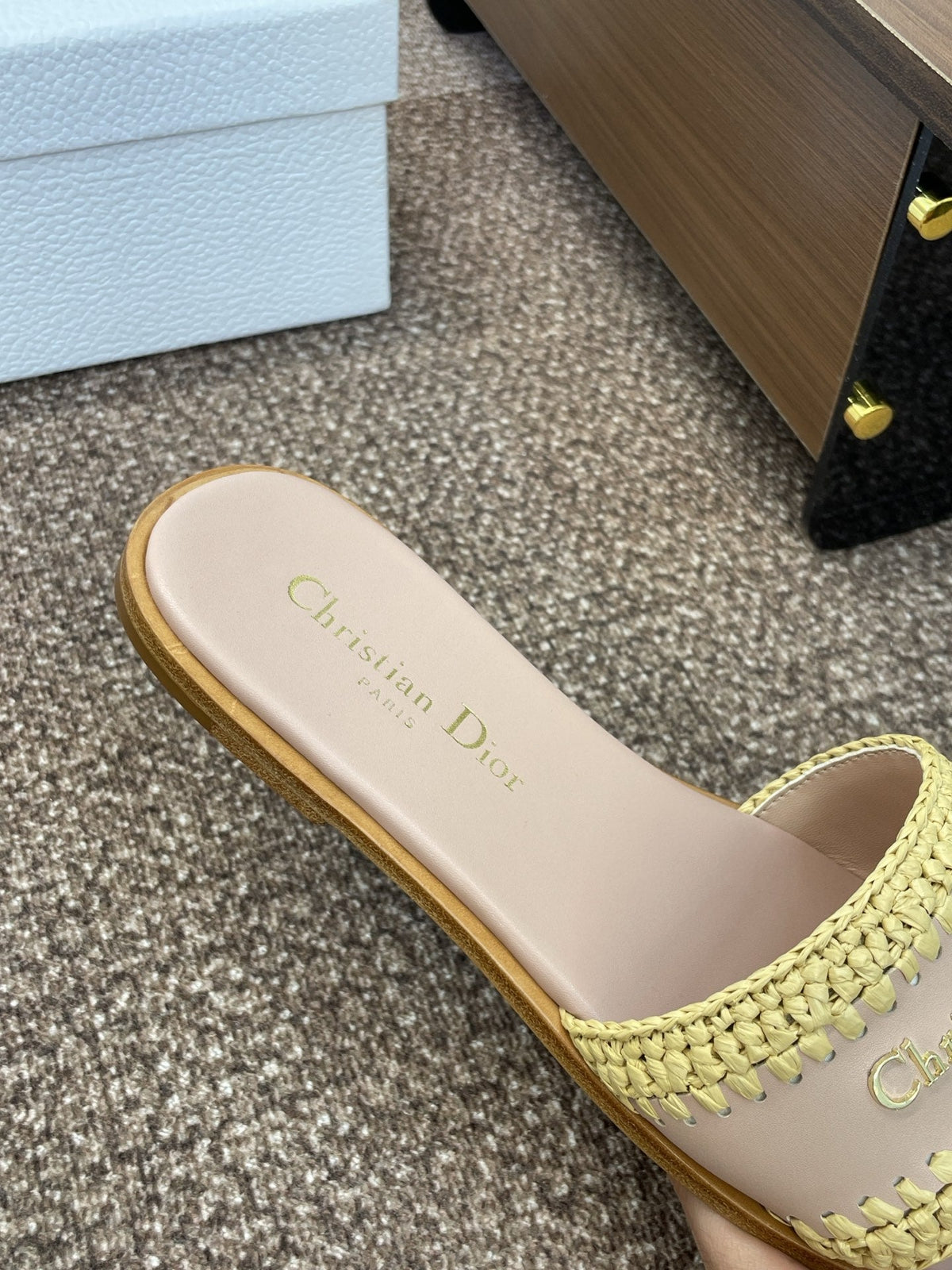 DIOR 25S D-LANE SLIDE NUDE CALFSKIN AND YELLOW BRAIDED RAFFIA