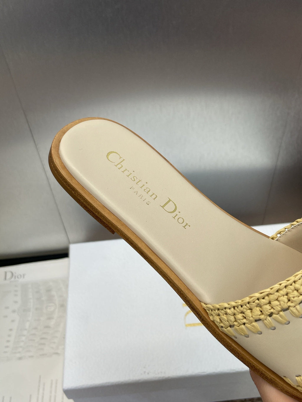 DIOR 25S D-LANE SLIDE LIGHT BEIGE CALFSKIN AND YELLOW BRAIDED RAFFIA