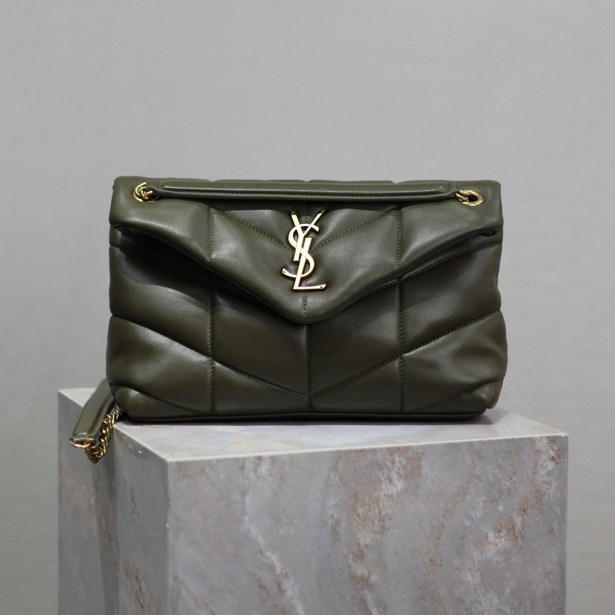 YSL 25S LOULOU PUFFER MM 29 IN DARK OLIVE CALFSKIN GOLD HARDWRE